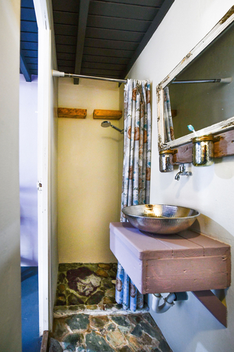 Bathroom 3, Mammaloes