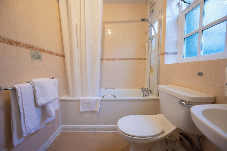 Bathroom 3, Old Grey Mare Hotel by Greene King Inns, Kingston upon Hull