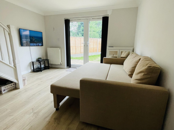 Others 5, Beautiful 2-bed Villa in Coventry, Coventry