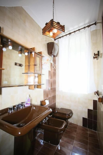 Bathroom 4, La Casa di Villalago, L'Aquila