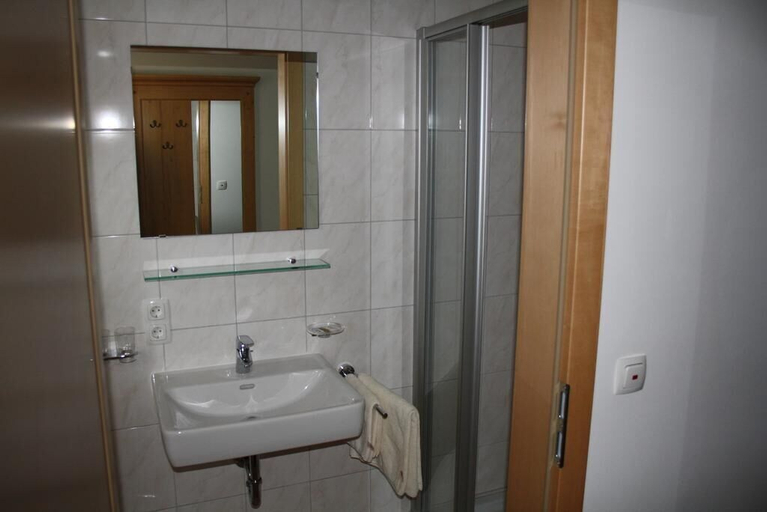 Bathroom 5, Hotel Garni Dorfblick, Landeck