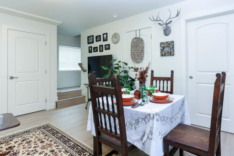 Others 5, Tasteful 2 Bedroom Suite near Marine Gateway by Elevate Rooms, Greater Vancouver