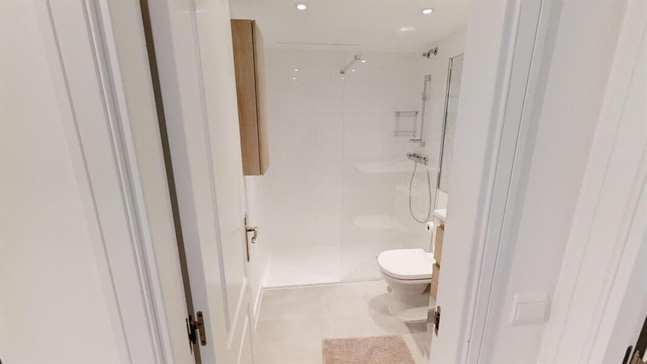 Bathroom 3, Modern Apartment Near Puerto Banus, Málaga