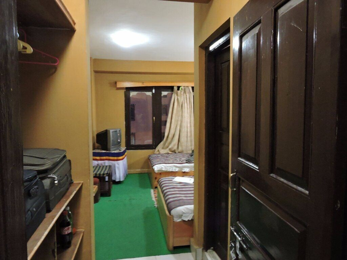 Bedroom 2, Hotel New Singye, Chang