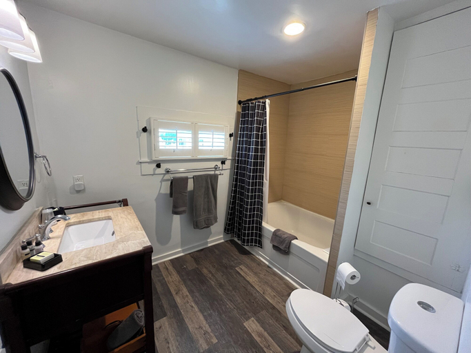 Bathroom 4, Hotel Giles, Kendall