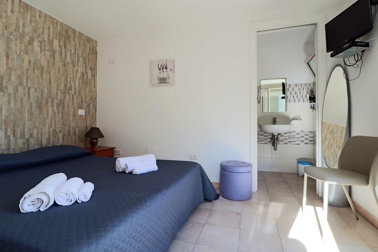 Bedroom 4, Villa Garden, Vibo Valentia