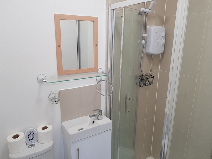 Bathroom 3, Kathleen House Plus, London
