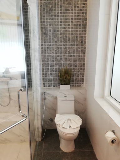 Bathroom 4, Southern Airport Hotel, Khlong Hoi Kong