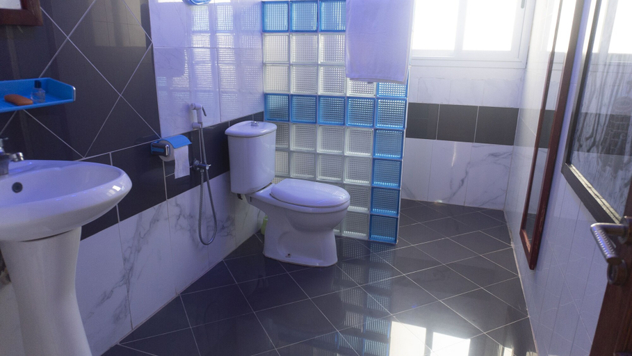 Bathroom 4, Hotel Les Mamelles, Dakar