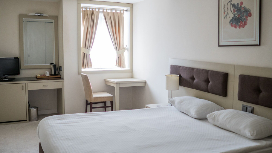 Bedroom 2, Palm Inn Hotel, Konak