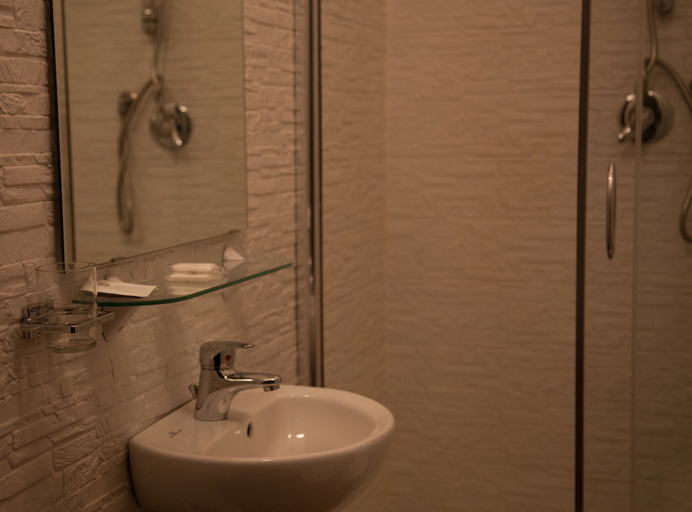 Bathroom 3, Vatican Leone IV, Roma