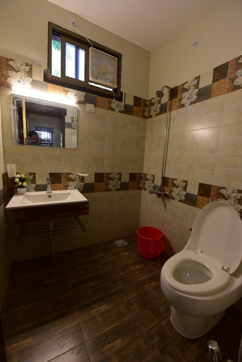 Bathroom, La Orilla Hotel, Azad Kashmir