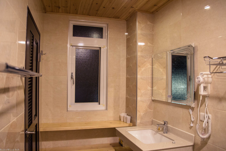 Bathroom 5, Books & Woods B&B, Taitung