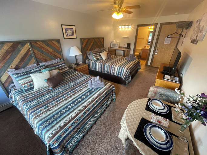 Bedroom 2, Denali Lakeview Inn, Denali