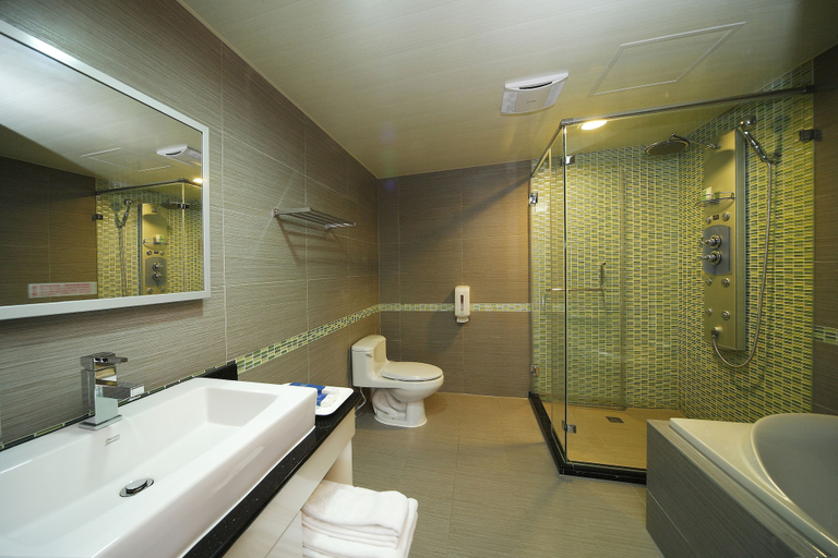 Bathroom 3, Noble Hotel, Kaohsiung