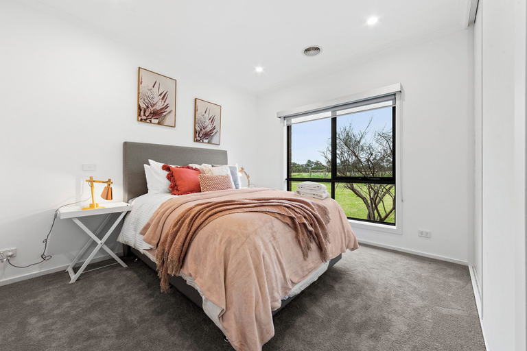 Bedroom 3, 10BR birdwatch house Great Ocean Road, Bellarine - Inner