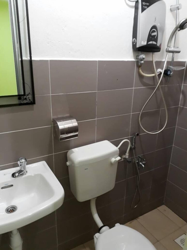 Bathroom 5, Hotel Tengkera, Malacca City