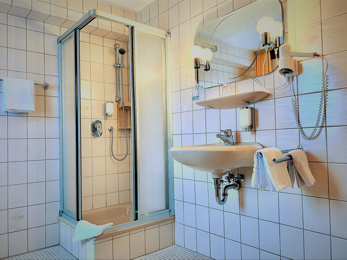 Bathroom 5, Hotel Ingeburg, Osterode am Harz