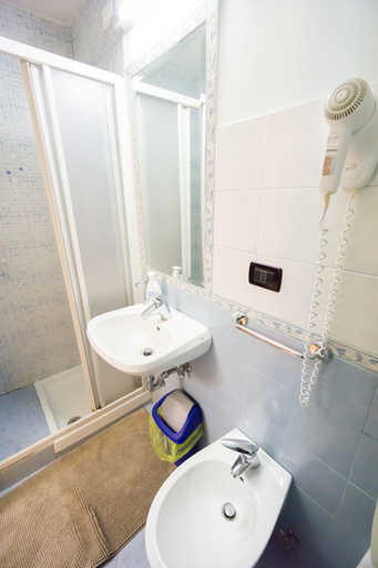 Bathroom 4, Funny Palace Hostel, Rome