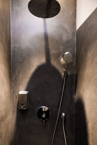 Bathroom 5, L'Arène Bordeaux, Gironde
