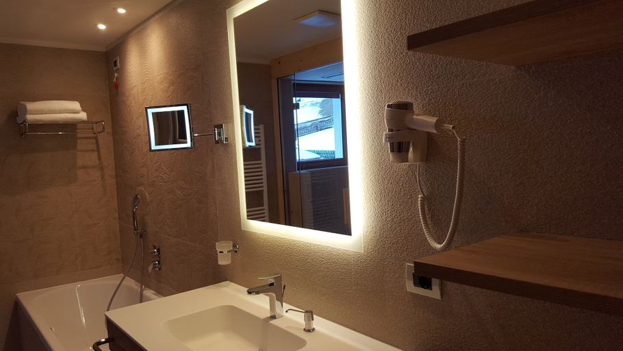 Bathroom 5, Hotel Cesa Tyrol, Trento