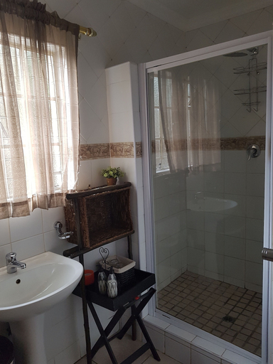 Bathroom 4, Lions Guesthouse, Sekhukhune