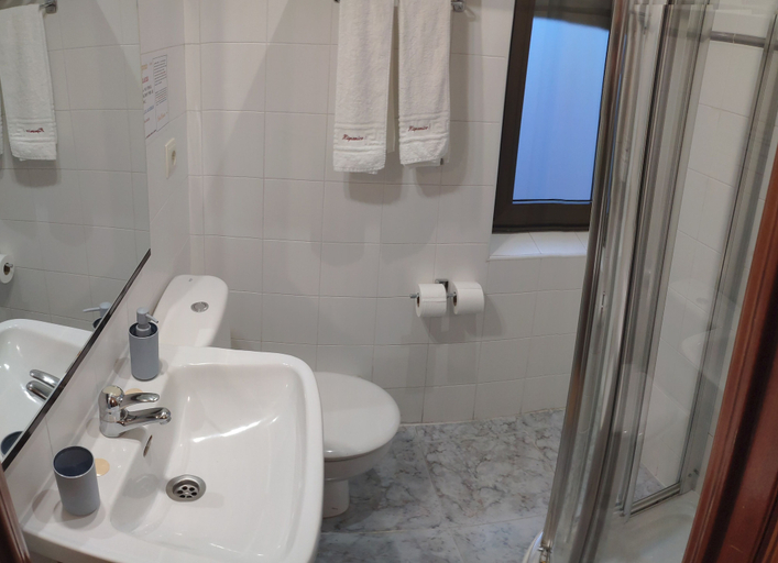 Bathroom 3, Hostal Hispánico I, Salamanca