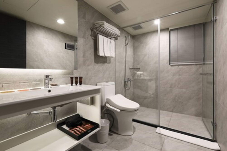Bathroom 4, KUN Tour Hotel Feng Chai, Taichung