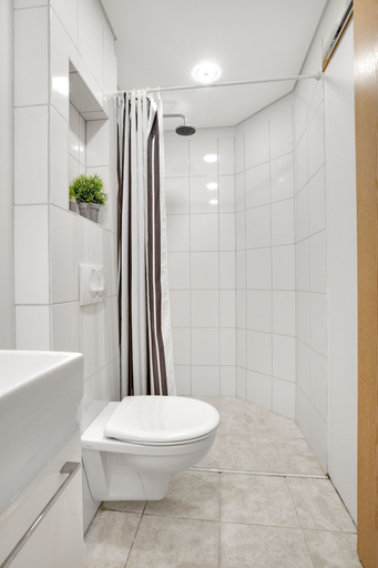 Bathroom 4, Alfred's Apartments, Reykjavík