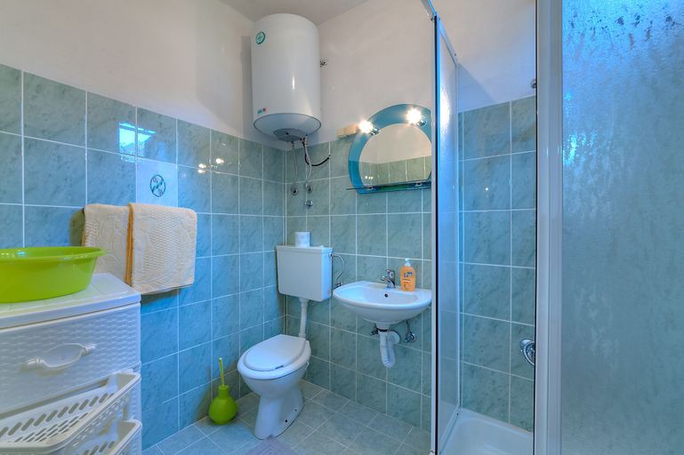Bathroom 4, Apartments Branka