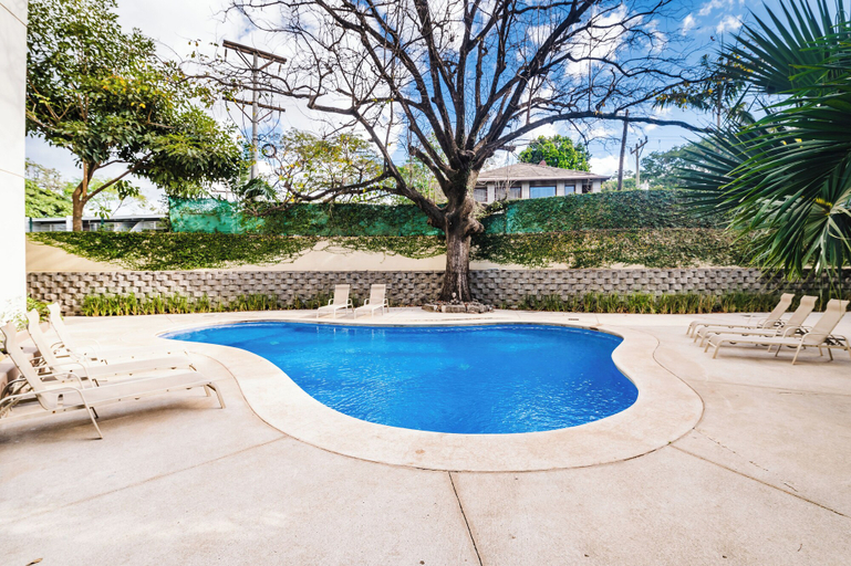 Sport & Beauty 3, mVillas - Luxury 2Bed 2Bath Condo w Pool, Santa Cruz