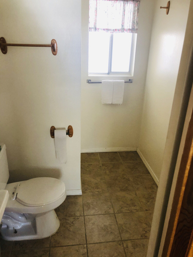 Bathroom 4, Mountain View Cabins, San Bernardino