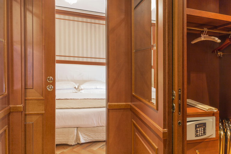 Bedroom 3, Hotel Manzoni, Milano