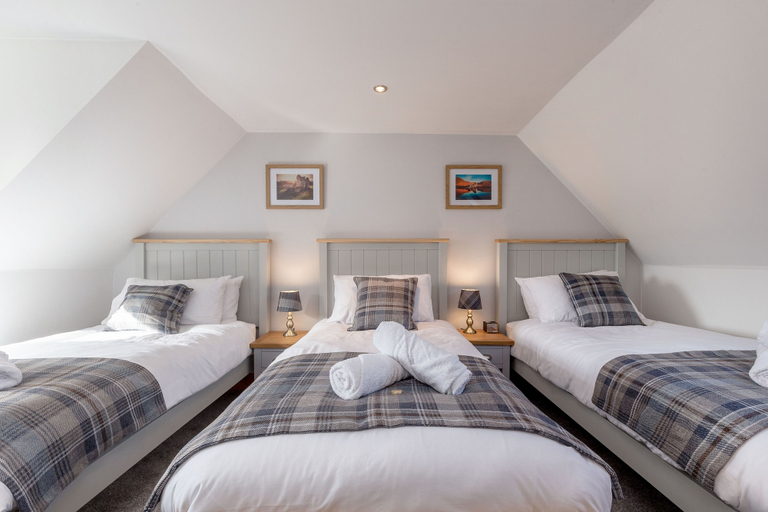Bedroom 2, The Steadings - by StayDunfermline, Fife