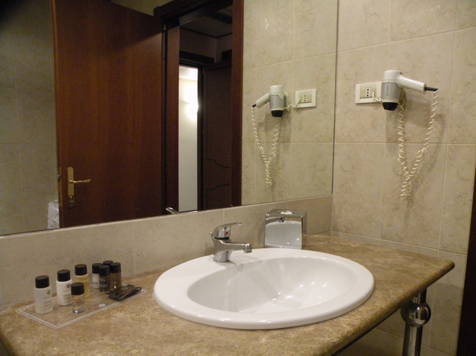 Bathroom 4, Ramada by Wyndham Naples, Napoli
