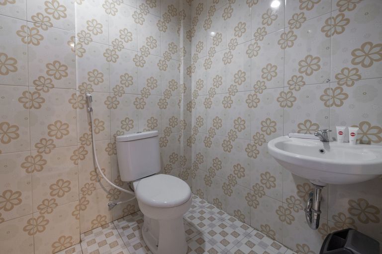 Bathroom 3, OYO 1633 Hotel Darma Nusantara 3, Maros