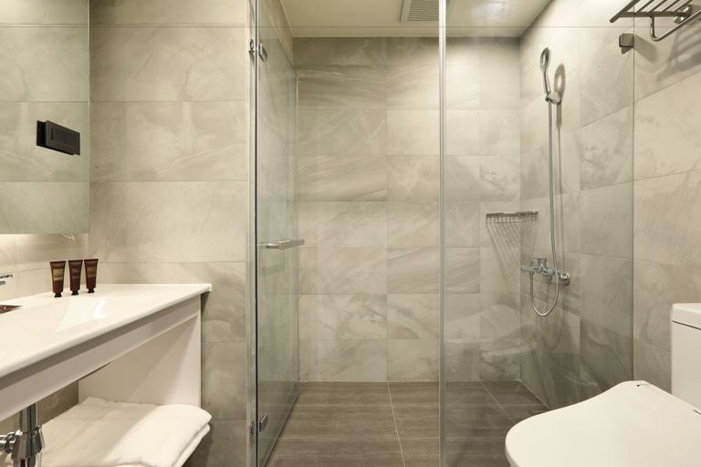 Bathroom 4, KUN Tour Hotel Feng Chai, Taichung
