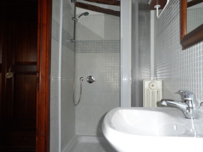 Bathroom 4, Podere il Caggio, Siena