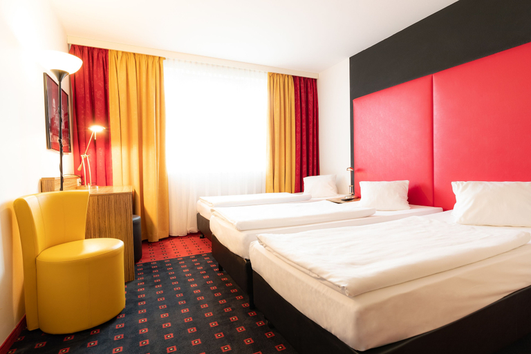 Bedroom 2, Hotel Senator Vienna, Wien