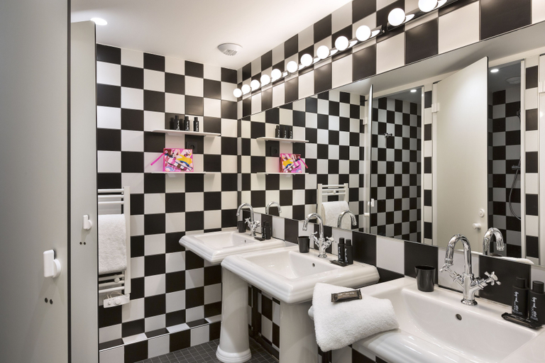 Bathroom 4, RockyPop Chamonix - Les Houches, Haute-Savoie