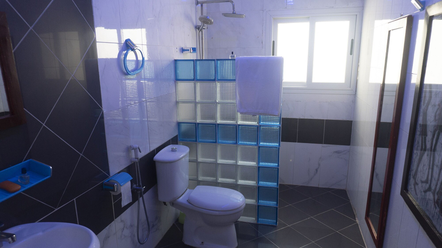 Bathroom 4, Hotel Les Mamelles, Dakar