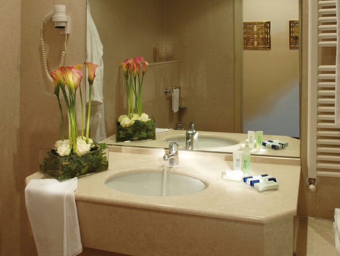 Bathroom 5, Grand Hotel Gardone Riviera, Brescia