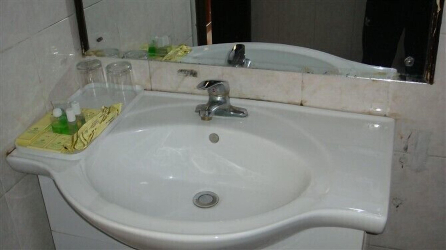 Bathroom 3, Yabuli Tongxin Manor, Harbin