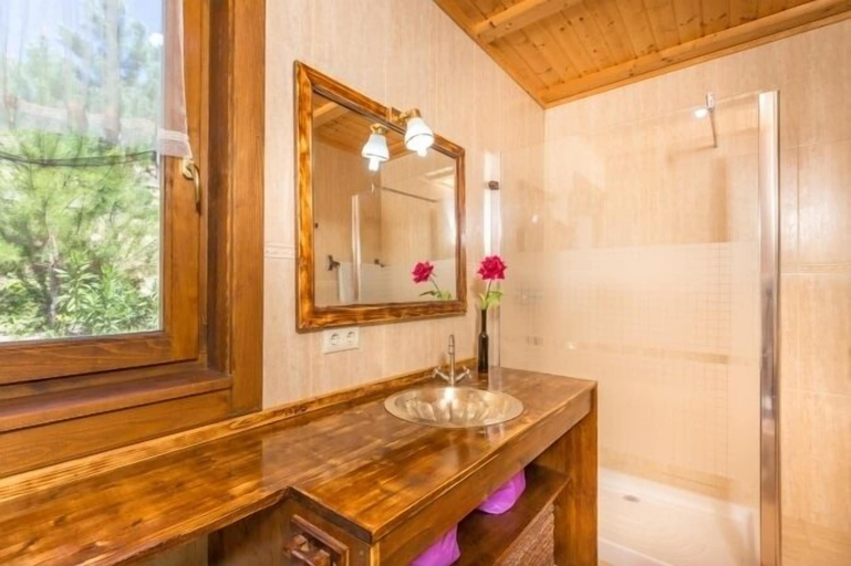Bathroom 3, Villa Pacha, Girona