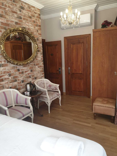 Bedroom 4, Bosphorus Bridge Hotel, Beşiktaş
