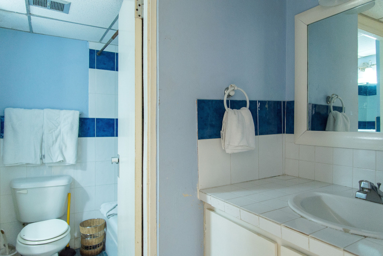 Bathroom 4, Moonlight Beach Studio At Montego Bay Club Resort