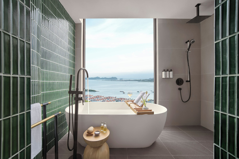 Bathroom 4, The Yacht Hotel by DC, Hạ Long