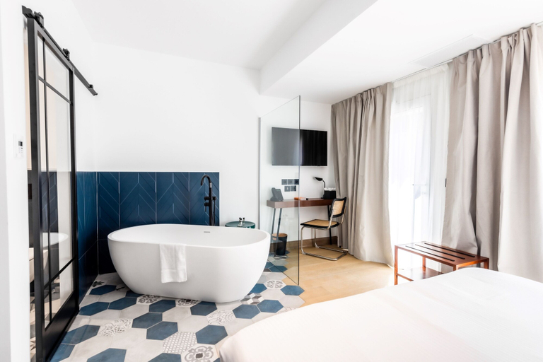 Bedroom 5, Victoria Boutique Hotel, Gironde