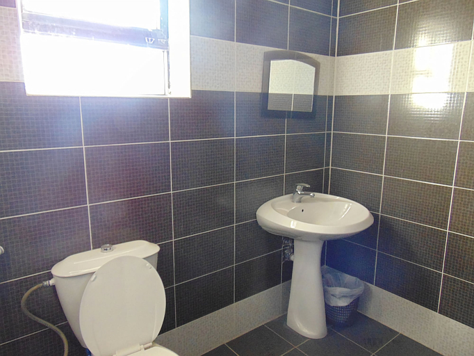 Bathroom 4, Al-Nujoom Hotel Suites, Amman