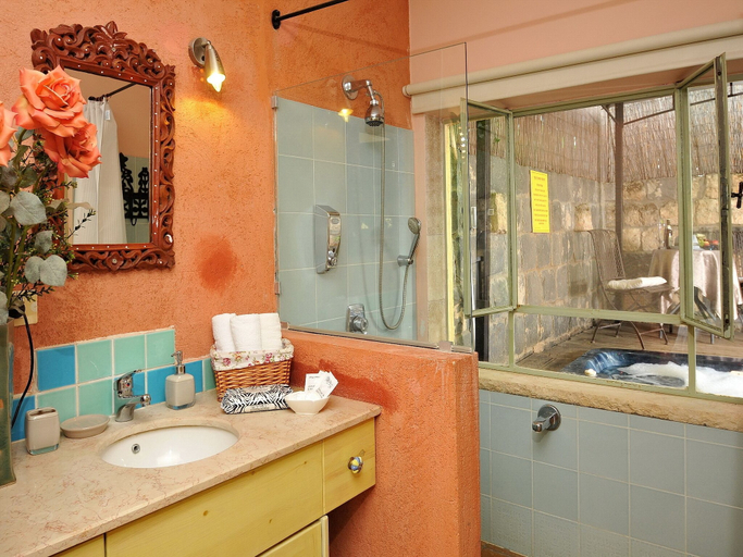 Bathroom 3, Love & Lemons